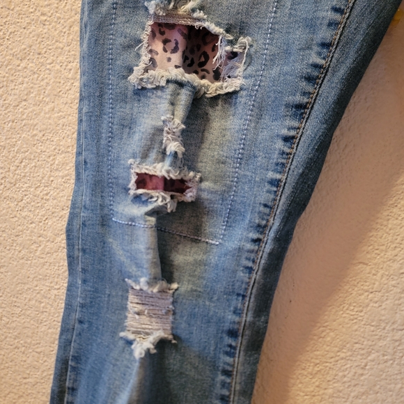 Trendy Distressed Straight Leg Jeans - Light Blue - Picture 5 of 7